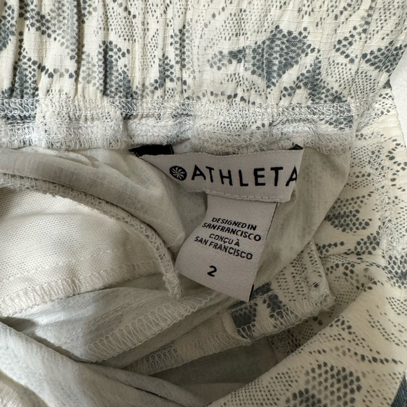 Athleta cargo pants/shorts/capris. Like new size 2 - Picture 7 of 10